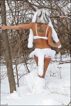 Nikki Sims nikki sims snow wolf 05 thumb - Sexy Snow Wolf