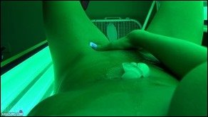 Nikki Sims nikki sims tanning ice 07 thumb - Tanning With Ice