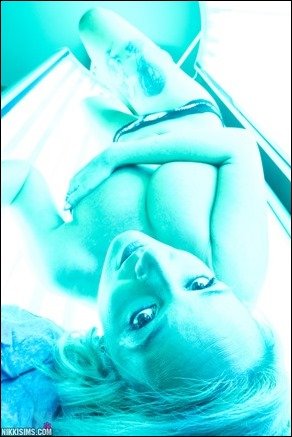 Nikki Sims nikki sims tanning bed 10 thumb - Up Close Tanning